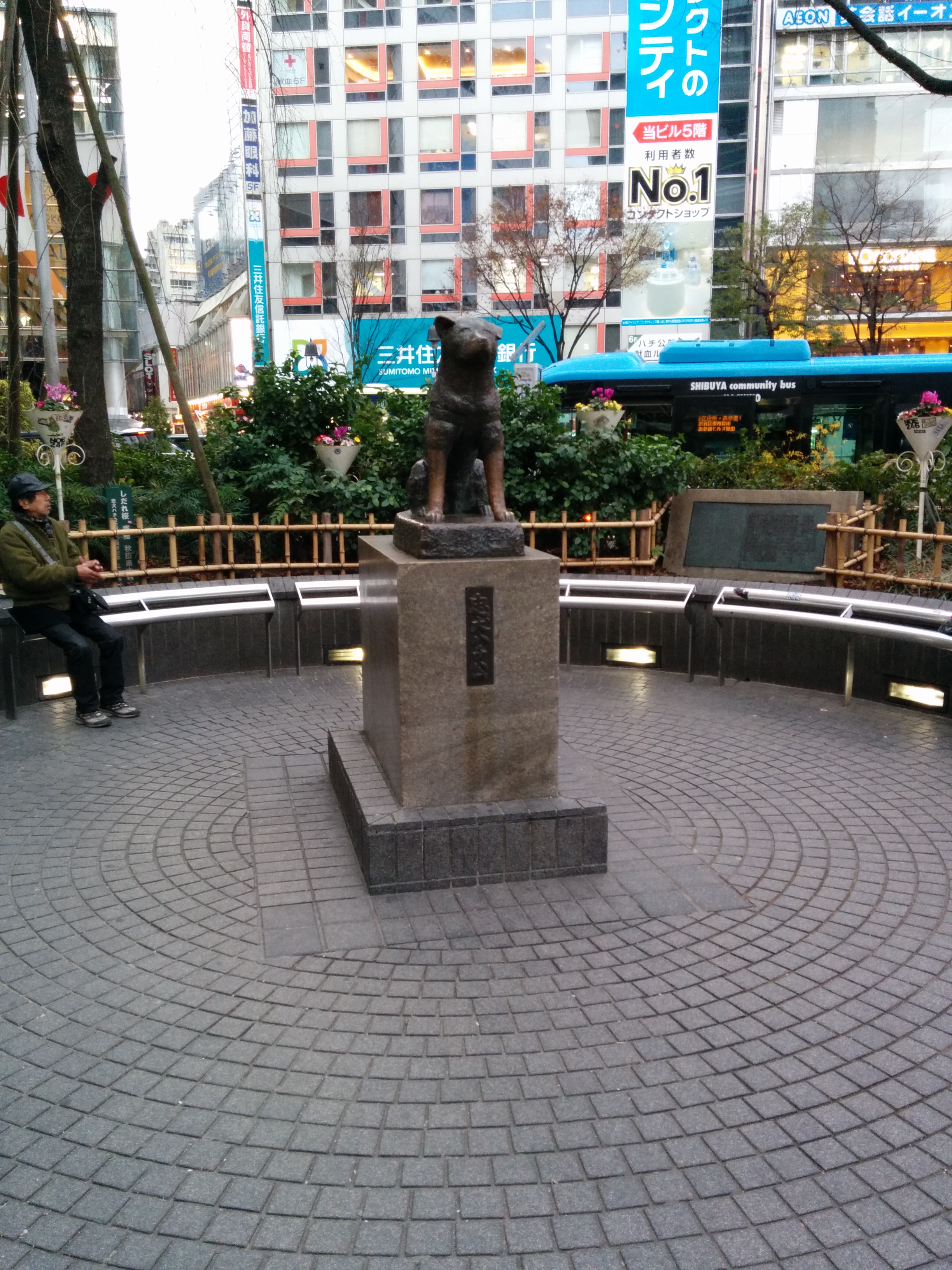 Hachiko statue